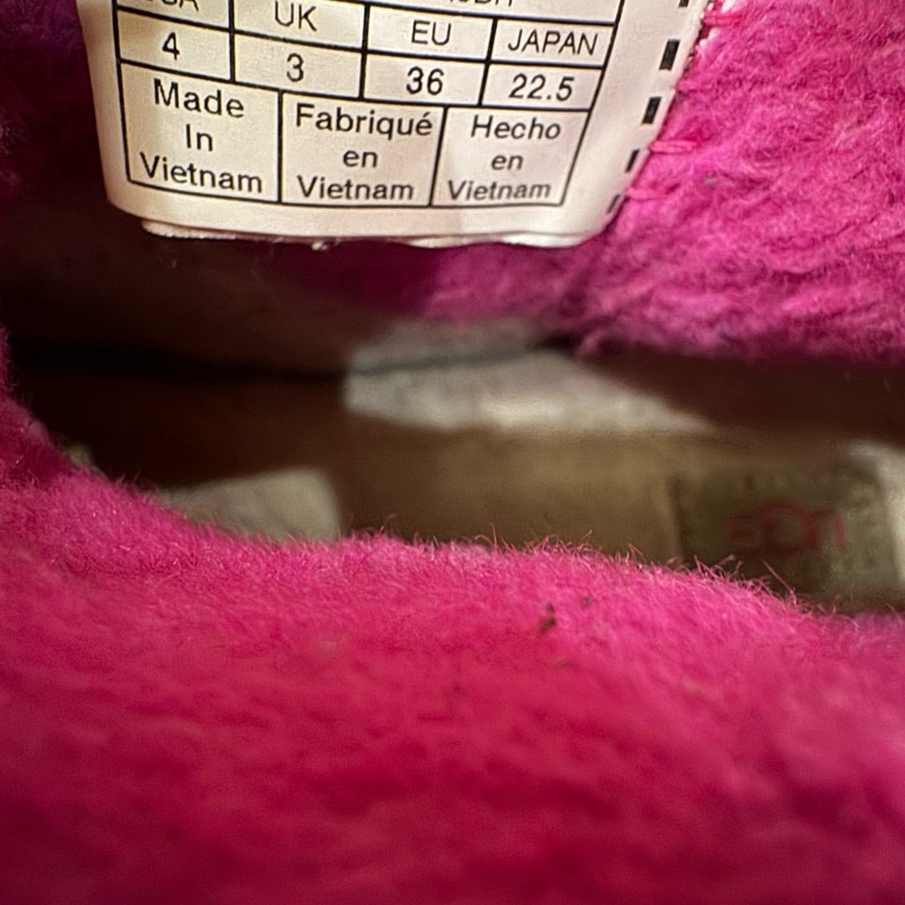 Girls’ UGG Hot Pink Classic Clear Ankle Boots Plastic Size 4 - Picture 6 of 7